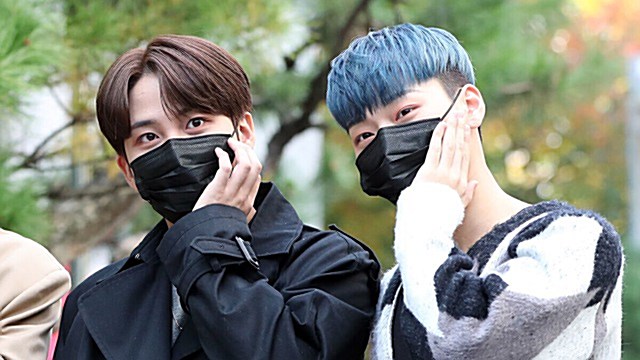 [Throwback] ATEEZ’s JONGHO and SAN Nail the Flower Pose
