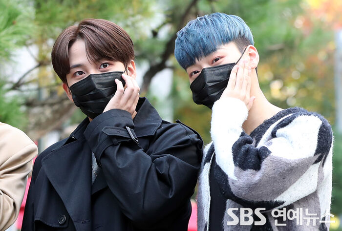 [Throwback] ATEEZ’s JONGHO and SAN Nail the Flower Pose