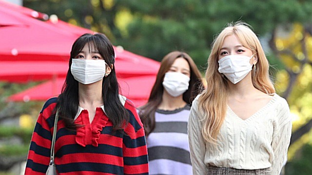 [Throwback] LABOUM Serve Fresh, Bubbly Energy on Their Way to a KBS Taping