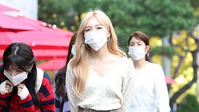 [Throwback] LABOUM’s SOYEON Is All &ldquo;Girl Soyeon&rdquo; On Her Way to KBS