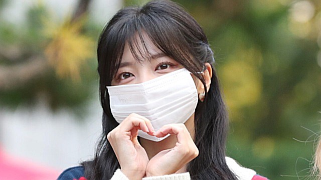 [Throwback] LABOUM’s HAEIN Shines With Sparkling Eyes on Her Way to KBS