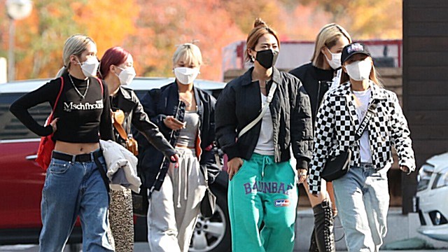 [Throwback] HolyBang, ‘The Ladies Are Coming’