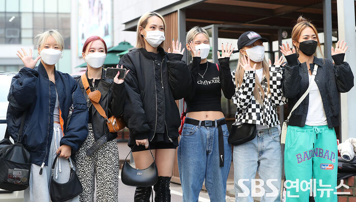 [Throwback] ‘Street Woman Fighter’ Champs HolyBang Strike a Pose at KBS