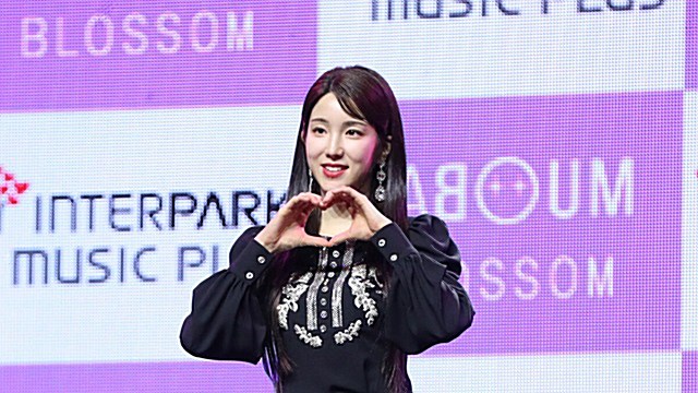 [Throwback] LABOUM’s JINYEA Stuns With &ldquo;Doll-Like&rdquo; Visuals at ‘Blossom’ Media Showcase