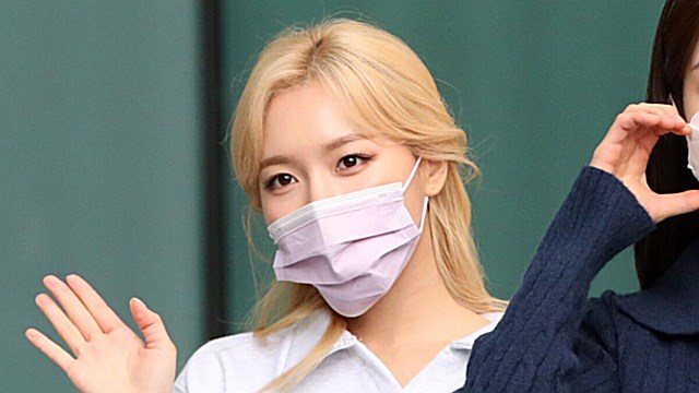 [Throwback] LABOUM’s SOYEON Serves Blonde-Doll Visuals