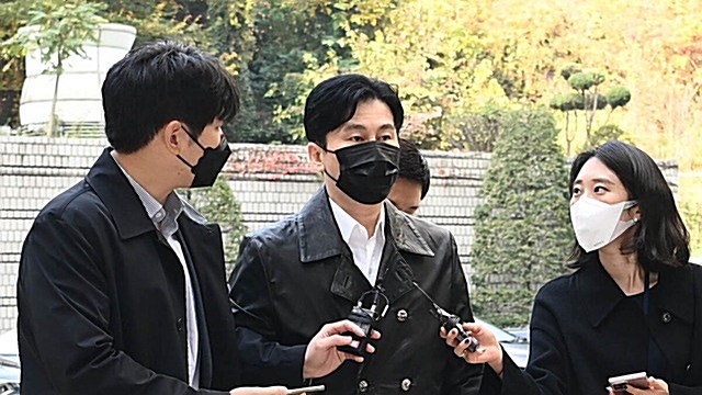 [E포토] 법원 들어서는 양현석 전 YG엔터테인먼트 대표