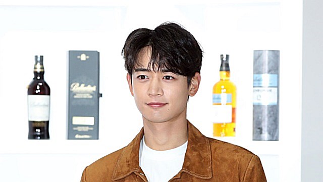 [Throwback] MINHO Shows Off His Ever-Boyish Charm