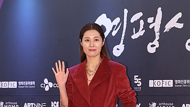 [Throwback]  Moon Sori at the 41st Korean Association of Film Critics Awards