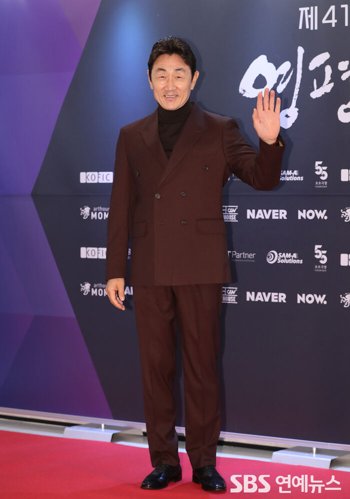[Throwback] Huh Joon Ho Aims for Best Supporting Actor at Korean Film Critics’ Awards