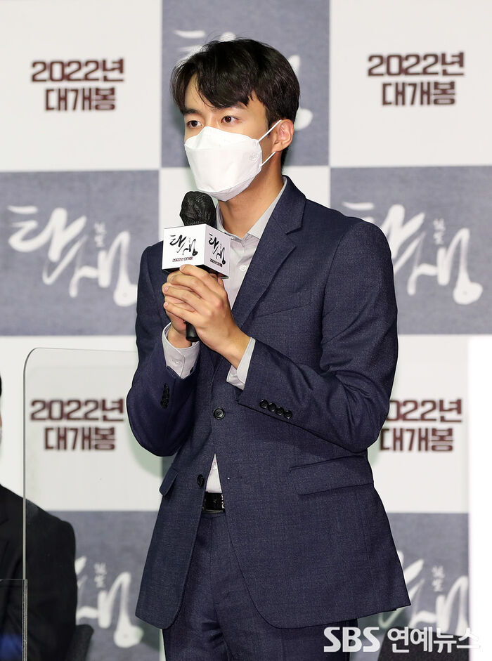 [Throwback] Park Ji Hoon Looks Nervous at ‘A Birth’ Production Presentation