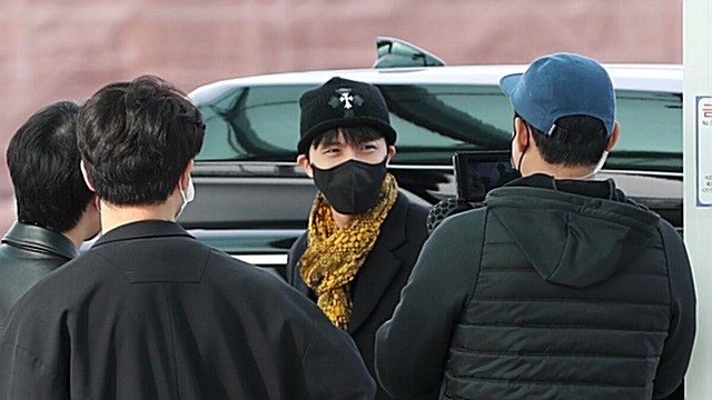 [Throwback] BTS’ j-hope Heads to L.A.: &ldquo;Off to the U.S.&rdquo;
