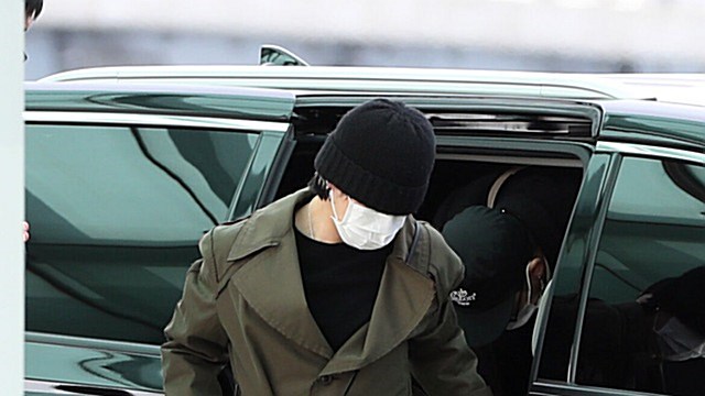 [Throwback] BTS’ JIMIN, Effortless Even All Covered Up at Incheon Airport