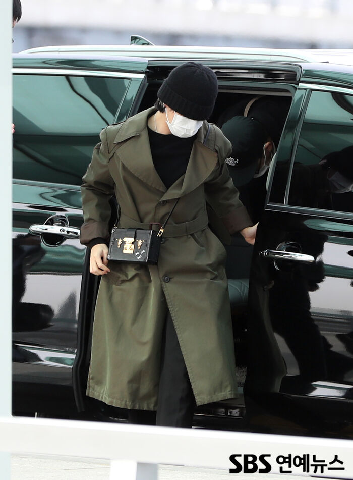[Throwback] BTS’ JIMIN, Effortless Even All Covered Up at Incheon Airport