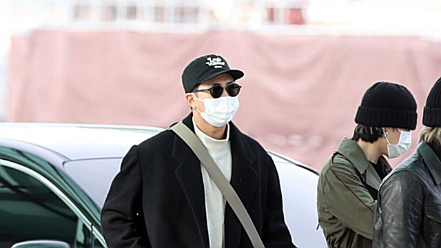 [Throwback] BTS’ RM Serves Long-Coat Airport Look En Route to L.A.