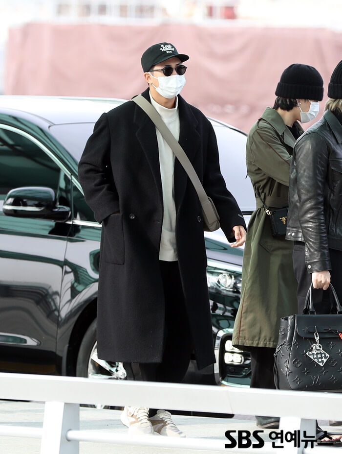 [Throwback] BTS’ RM Serves Long-Coat Airport Look En Route to L.A.