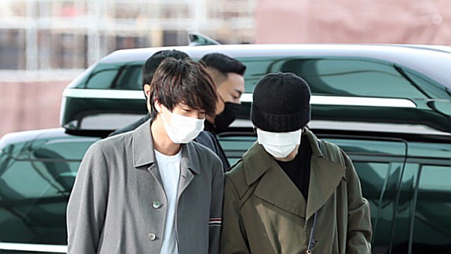 [Throwback] BTS’ JIN and JIMIN Share a Quiet Chat at Incheon Airport