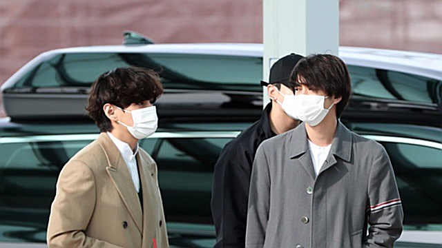 [Throwback] BTS' V and JIN Nail Chic Coat Looks En Route to L.A.