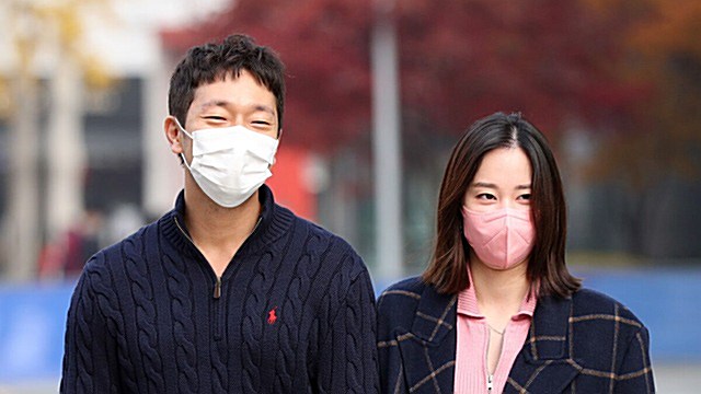 [Throwback] Son Suk-ku And Jun Jongseo, A Close-Knit Duo