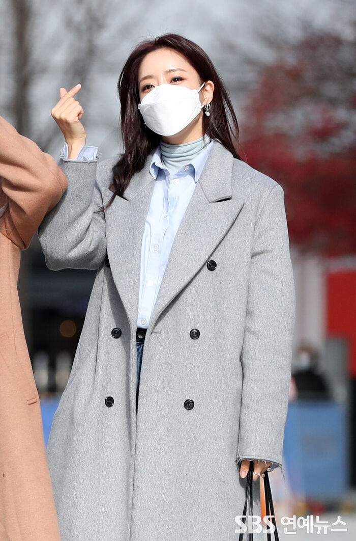 [Throwback] T-ARA’s HAHM EUNJUNG Serves an Elegant Hand Heart