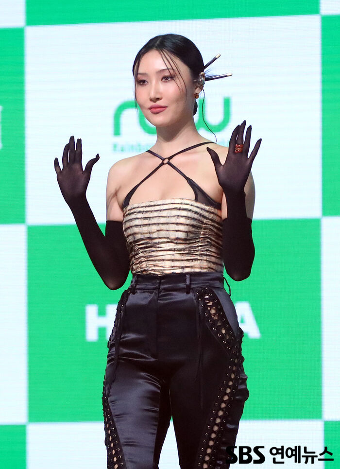 [Throwback] HWASA Makes Comeback After 1 Year, 5 Months With ‘Guilty Pleasure’
