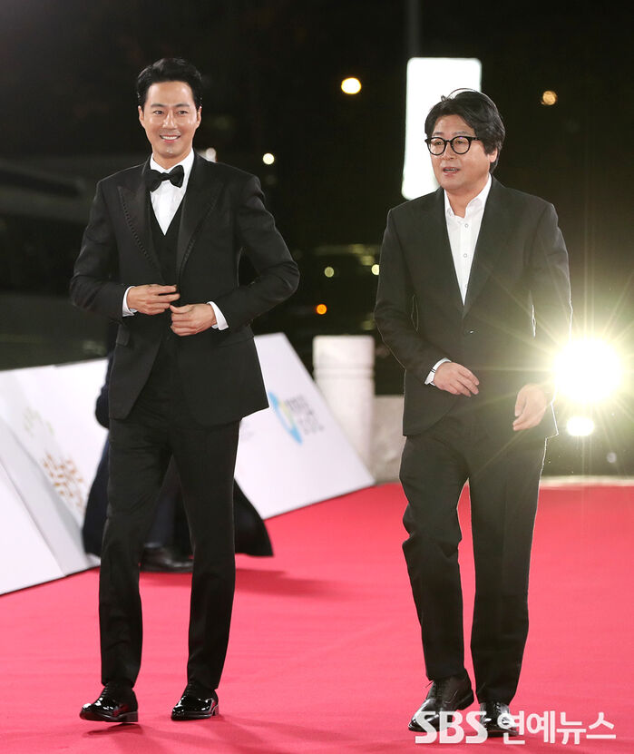 [Throwback] Jo In-sung and Kim Yoon-seok: The Two Men of Escape From Mogadishu