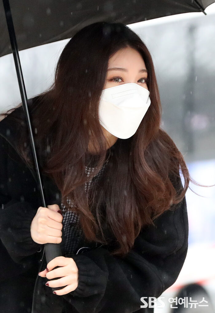 [Throwback] CHUNG HA, the Goddess With an Umbrella