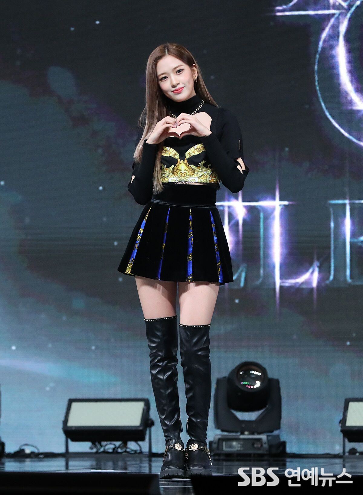 [E포토] 아이브 유진, '그룹의 리더'