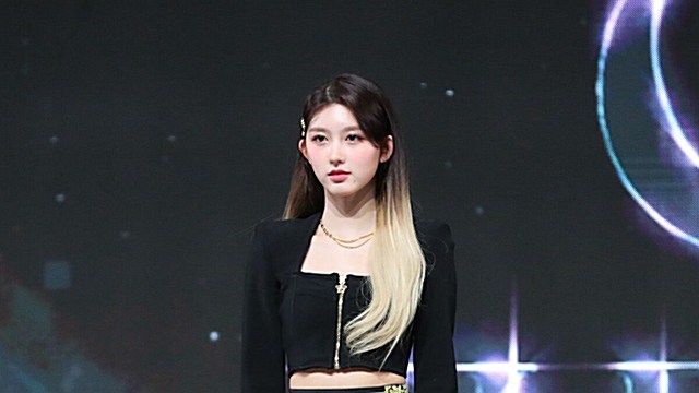 [Throwback] IVE’s GAEUL Radiates Pure Beauty
