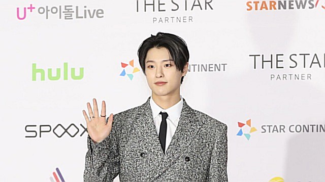 [Throwback] WOODZ Steals Hearts at the 2021 Asia Artist Awards