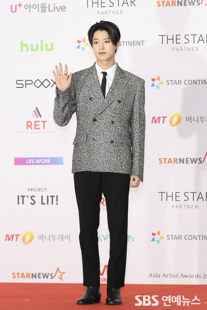 [Throwback] WOODZ Steals Hearts at the 2021 Asia Artist Awards