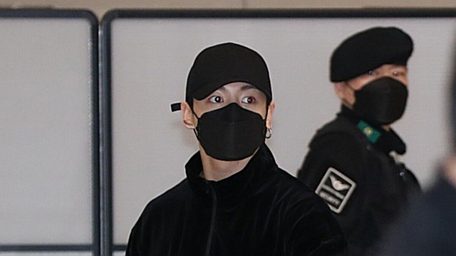 [Throwback] JUNG KOOK Goes Wide-Eyed at ARMY’s Cheers After U.S. Return
