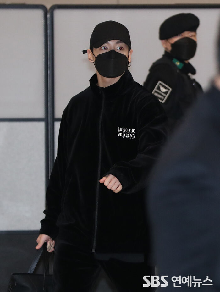 [Throwback] JUNG KOOK Goes Wide-Eyed at ARMY’s Cheers After U.S. Return
