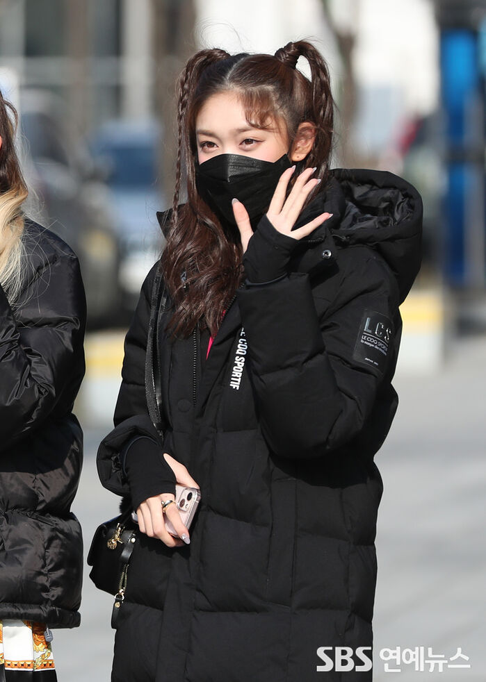 [Throwback] IVE’s LEESEO Shows Off Adorable Pigtails