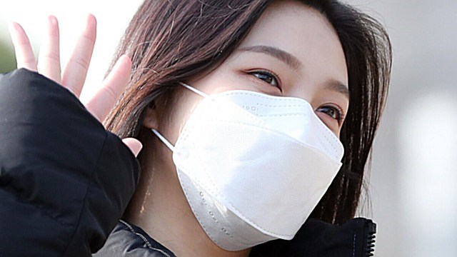 [Throwback] Red Velvet’s JOY Stuns Even Behind a Mask