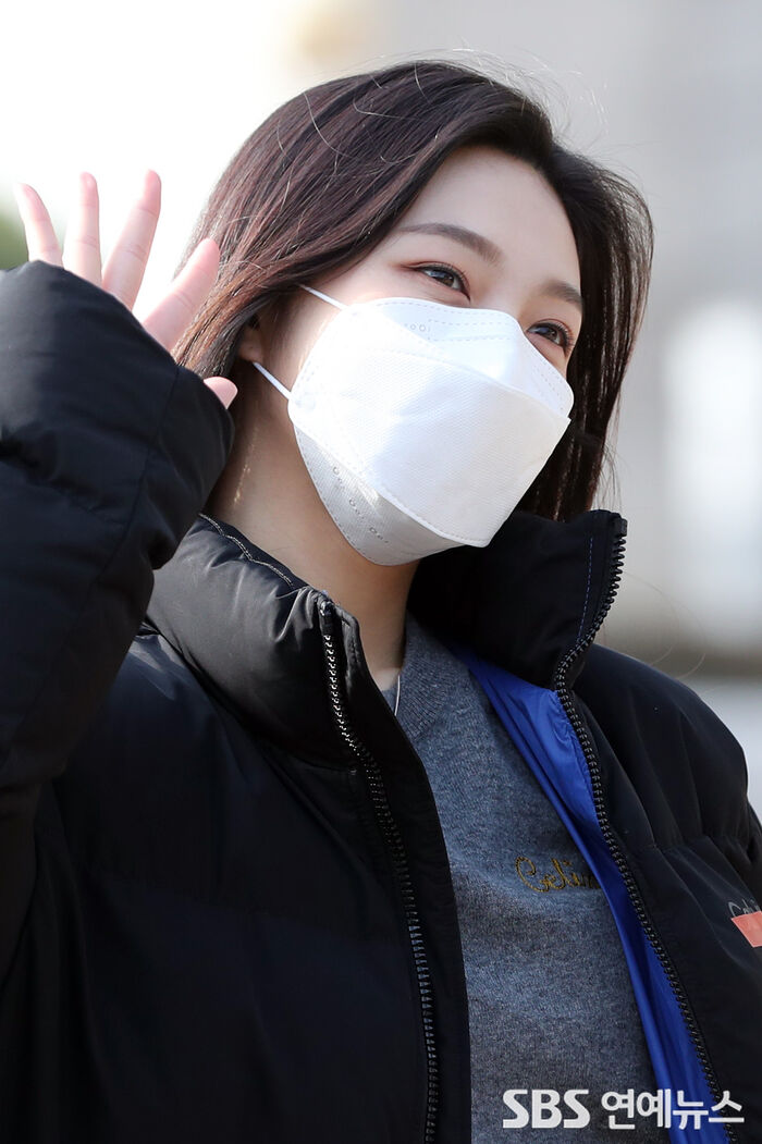 [Throwback] Red Velvet’s JOY Stuns Even Behind a Mask