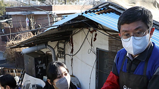 [E포토] 김소연, '깨지지 않게 조심'