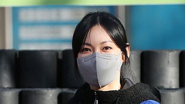 [E포토] 김소연, '감사패 받았어요'