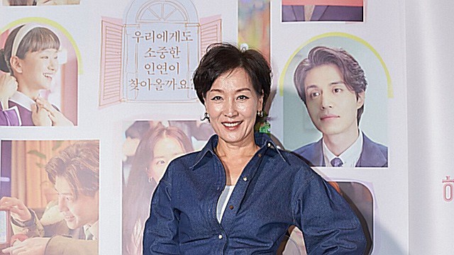 [Throwback] Lee Hye Young Owns the Photo Call