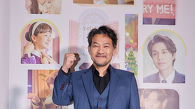[Throwback] Jung Jin-young Cheers On ‘A YEAR-END MEDLEY’ at Press Screening