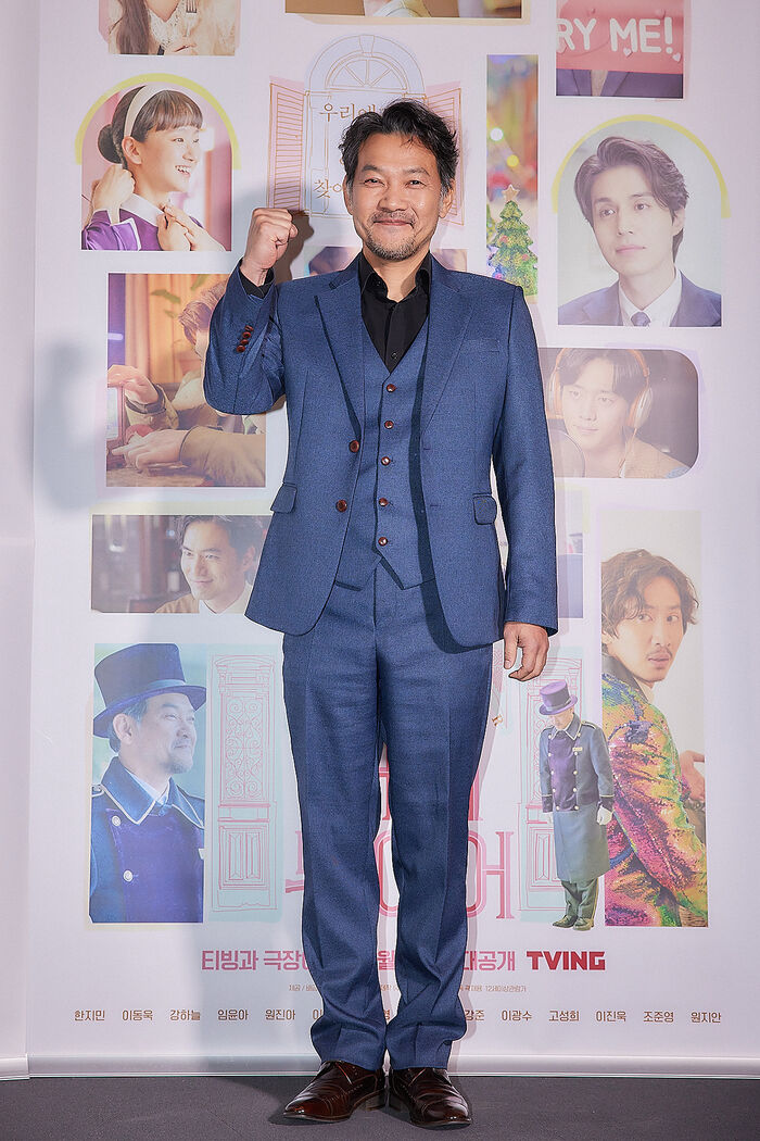 [Throwback] Jung Jin-young Cheers On ‘A YEAR-END MEDLEY’ at Press Screening