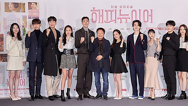 [Throwback] Stars of 'A YEAR-END MEDLEY' Shine at Seoul Press Screening