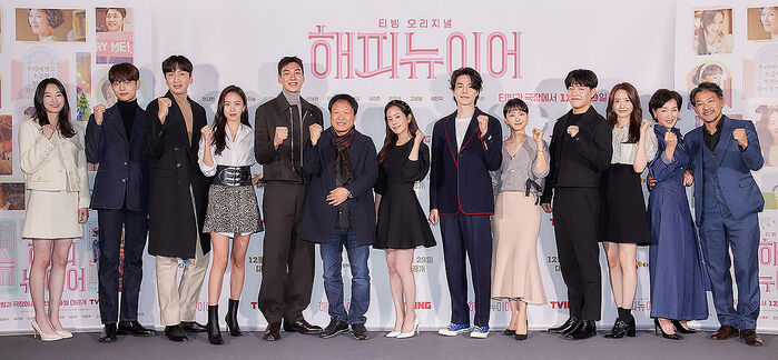 [Throwback] Stars of 'A YEAR-END MEDLEY' Shine at Seoul Press Screening