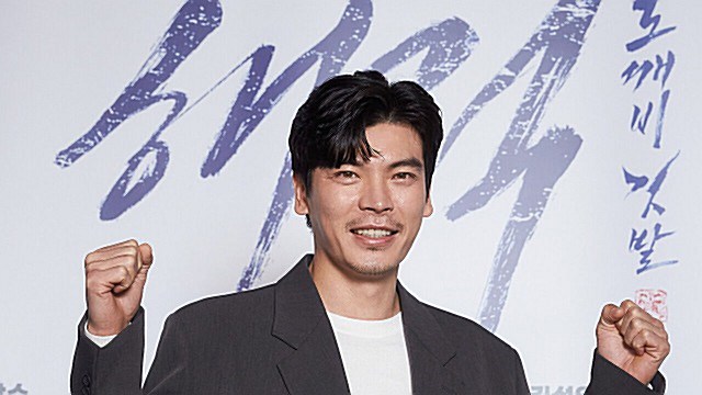 [Throwback] Kim Sung-oh Clenches His Fists at ‘The Pirates: The Last Royal Treasure’ Production Briefing