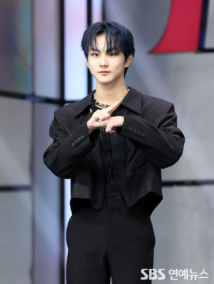 [Throwback] ENHYPEN’s JUNGWON Serves Charisma at ‘Dimension: Answer’ Media Showcase