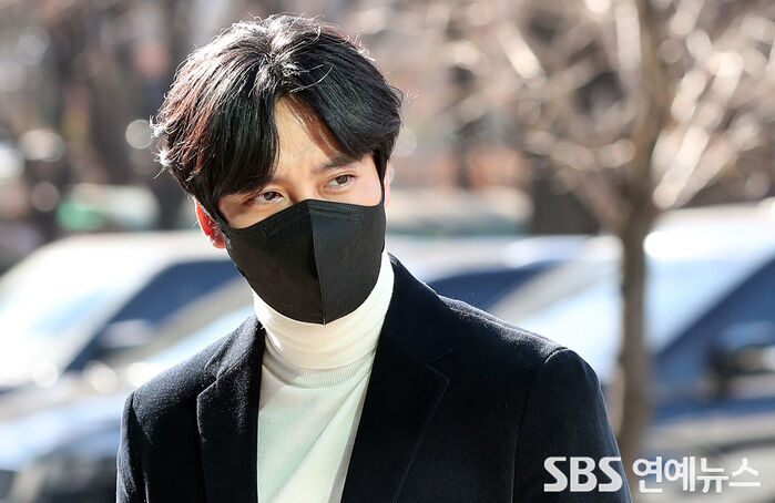[Throwback] Kim Nam-gil Heads to SBS for ‘Through the Darkness’ Press Event