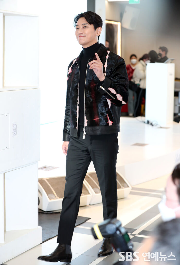 [Throwback] Ju Jihoon Makes a Stylish Entrance