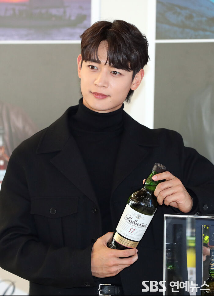 [Throwback] MINHO, the Original 'Straight-Out-of-a-Comic' Visual