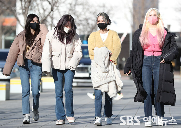 [Throwback] WJSN CHOCOME, Girls Clocking In on Earth