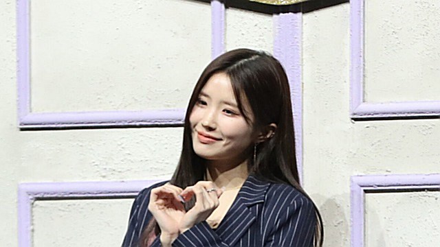 [Throwback] fromis_9’s SONG HAYOUNG Is Lovable at ‘Midnight Guest’ Media Showcase