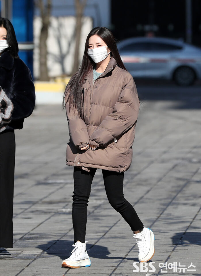 [Throwback] fromis_9’s PARK JIWON Radiates Beauty